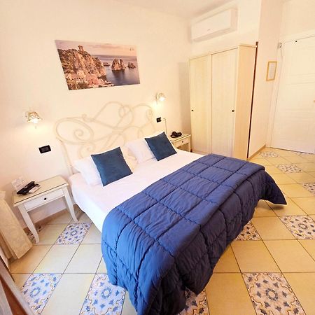 Hotel Cala Marina Кастелламмаре-дель-Гольфо Екстер'єр фото